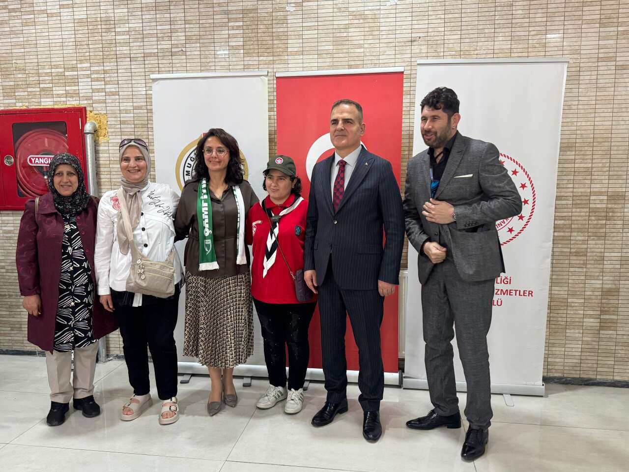 Menteşe’de Anlamlı Buluşma: Vali Akbıyık Engelli Bireylerle Bir Araya Geldi 6
